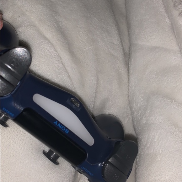 Ps4 controller - Picture 2 of 2